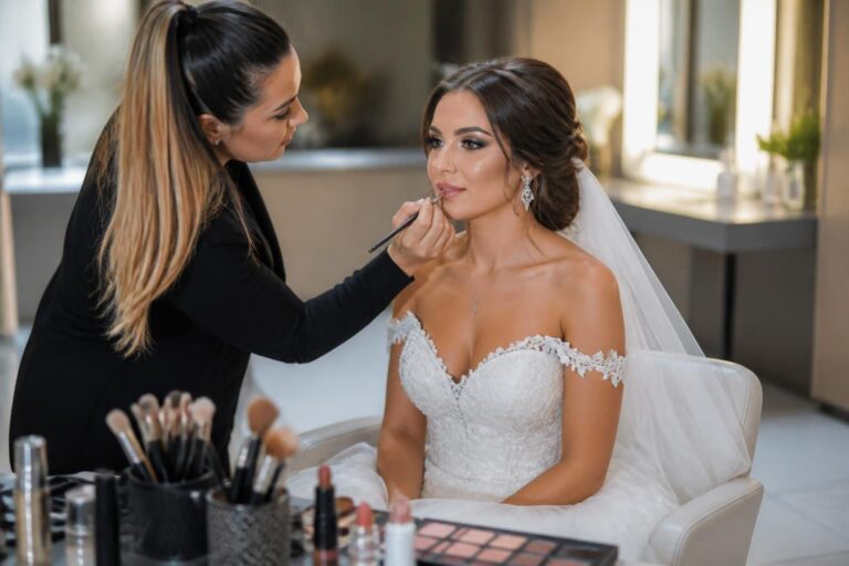découvrez le prix moyen d'un maquillage mariage en 2026 et préparez-vous à sublimer votre grand jour sans surprise.